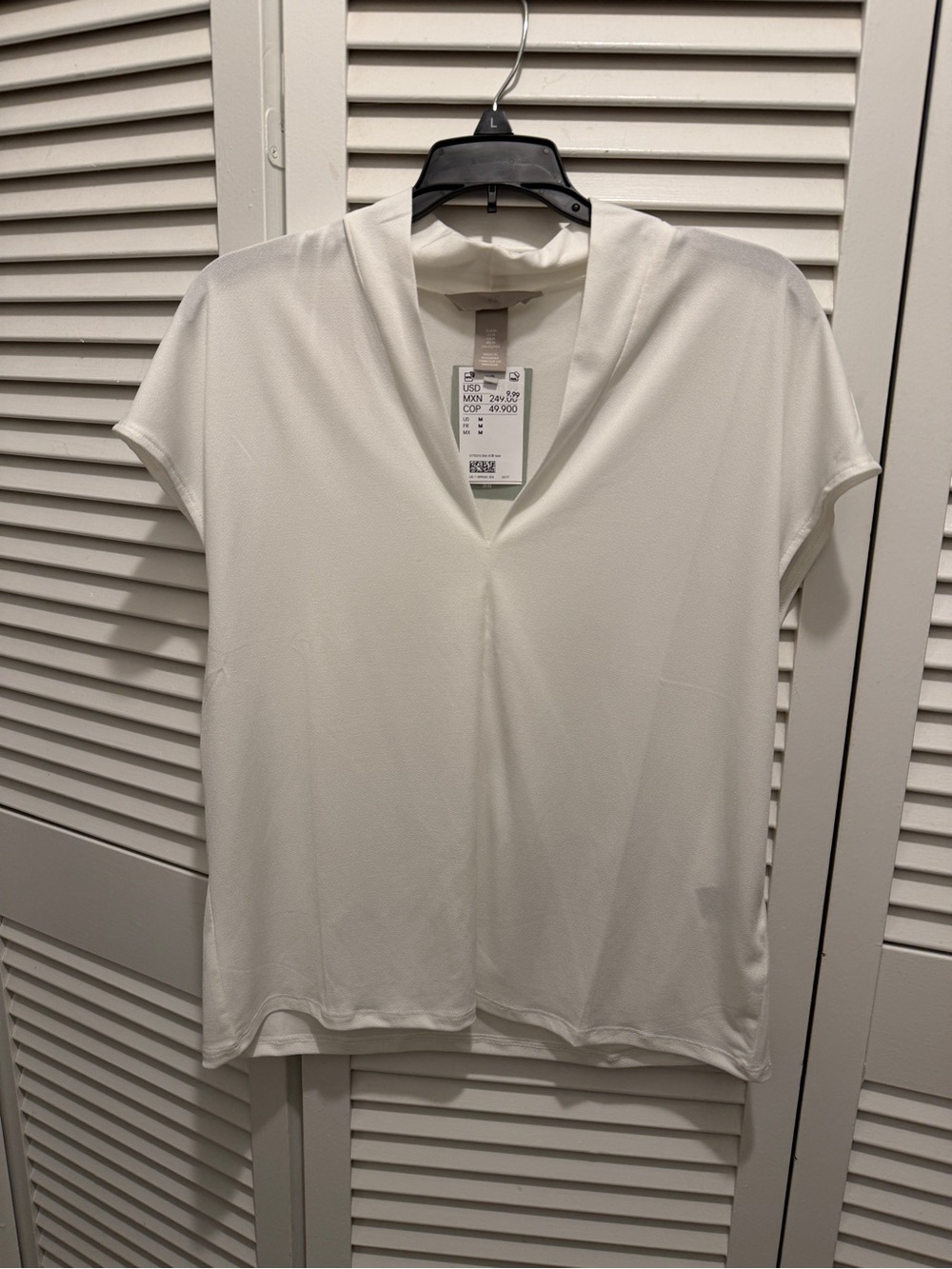 H&M White V-Neck Blouse New with tags - Picture 2 of 4